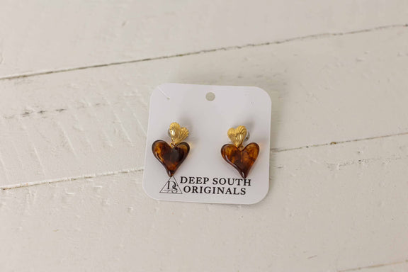 Weaving Color earrings heart shaped tortoiseshell design with gold shell detail on white card