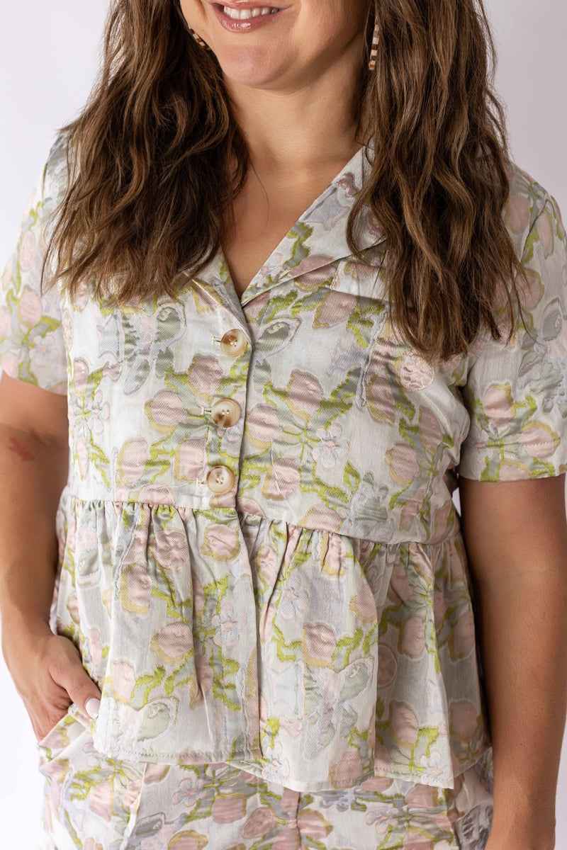 Weaving Color floral peplum button up top with short sleeves and front buttons