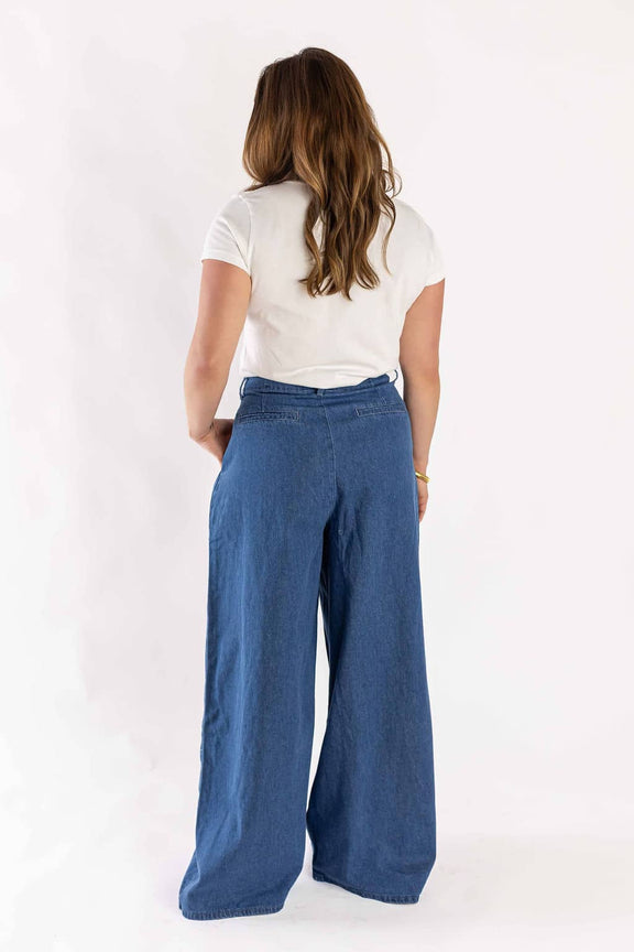 Woman wearing blue Weaving Color wide-leg jeans and white t-shirt shown from the back