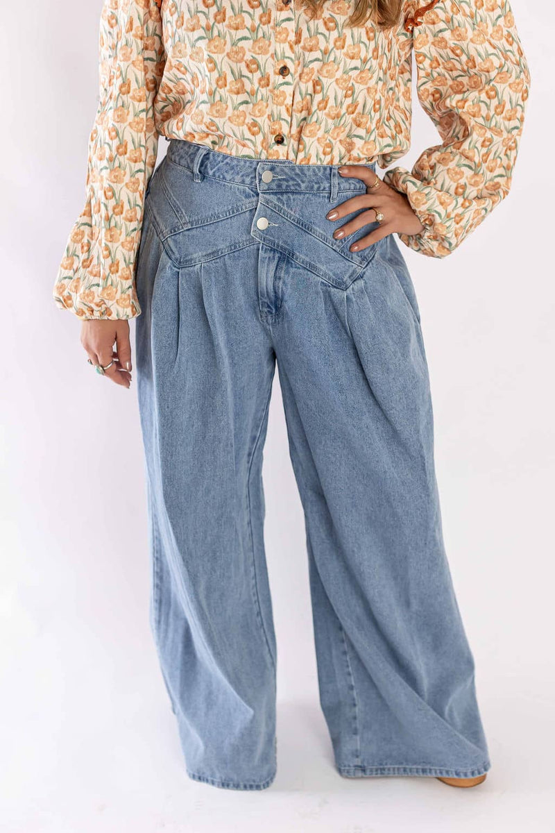 Weaving Color light blue wide-leg jeans with pleated front detail and double button closure